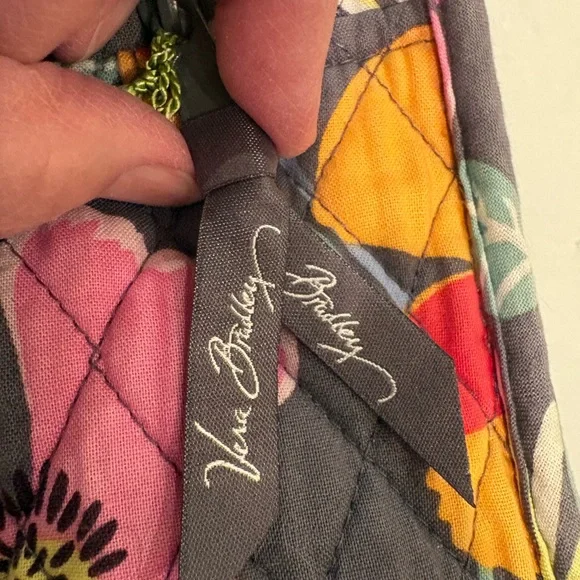 Vera Bradley Quilted Floral lunch box in Jazzy Blooms insulated - Picture 3 of 11